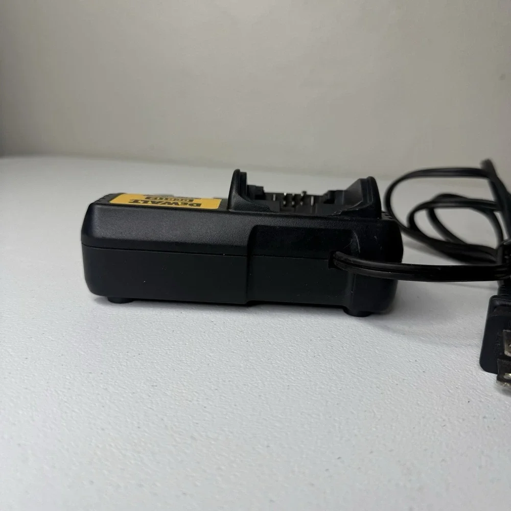 DEWALT DCB115 Lithium-Ion 12v 20v Battery Charger USED